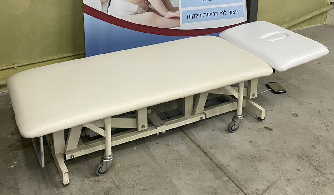 מיטת טיפולים חשמלית 2 חלקים מדגם יד שניה
